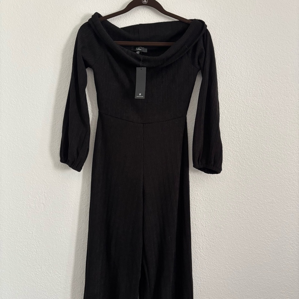 NWT Lulus Women's Size XS Black Off the Shoulder Long Sleeve Jumpsuit